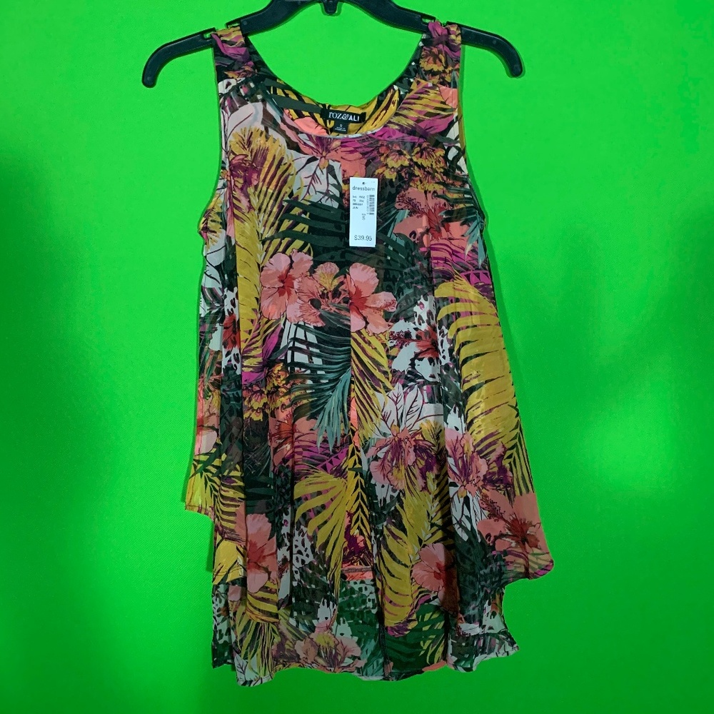 Sleeveless flowing tank top